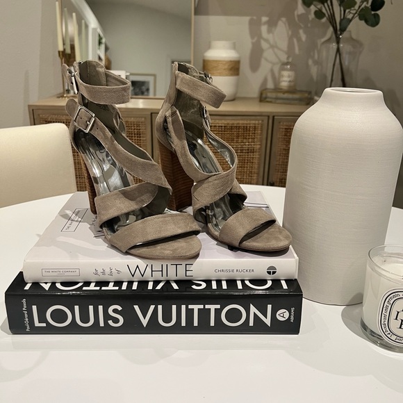 Carlos Santana Heels - Laura - Picture 1 of 9